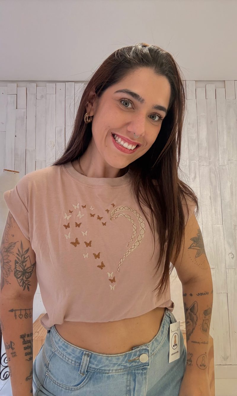 cropped coração bordado nude