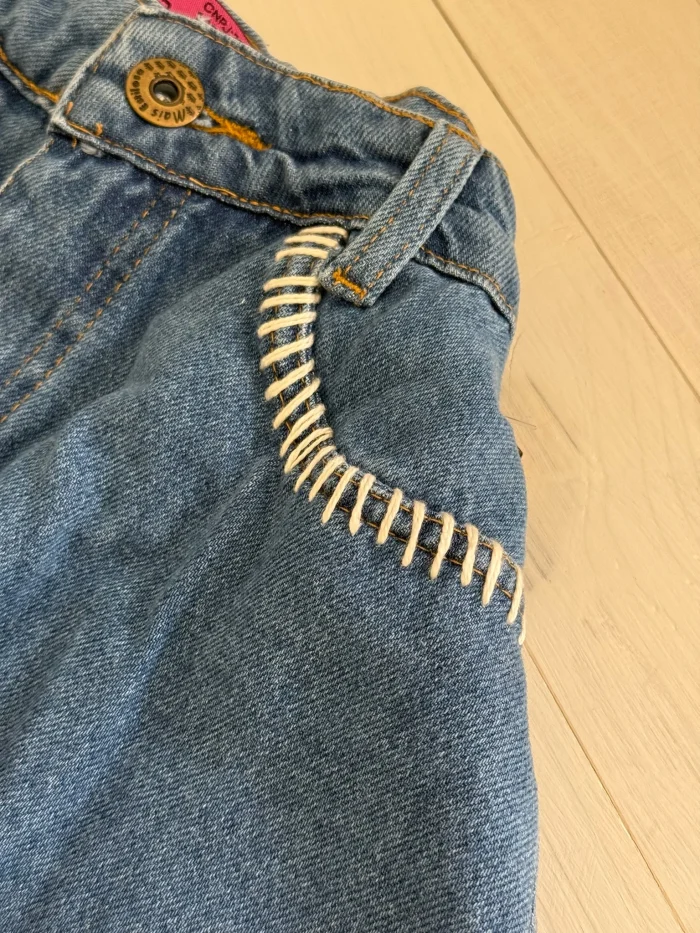 ebea411f23584e99bb0dc51c481923e5.webp short saia jeans mari bordado com flor