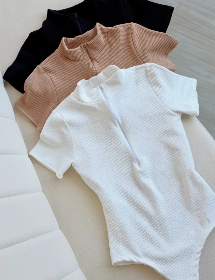 body ziper manga curta