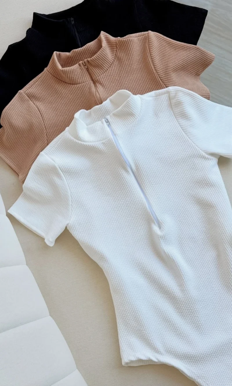 body ziper manga curta