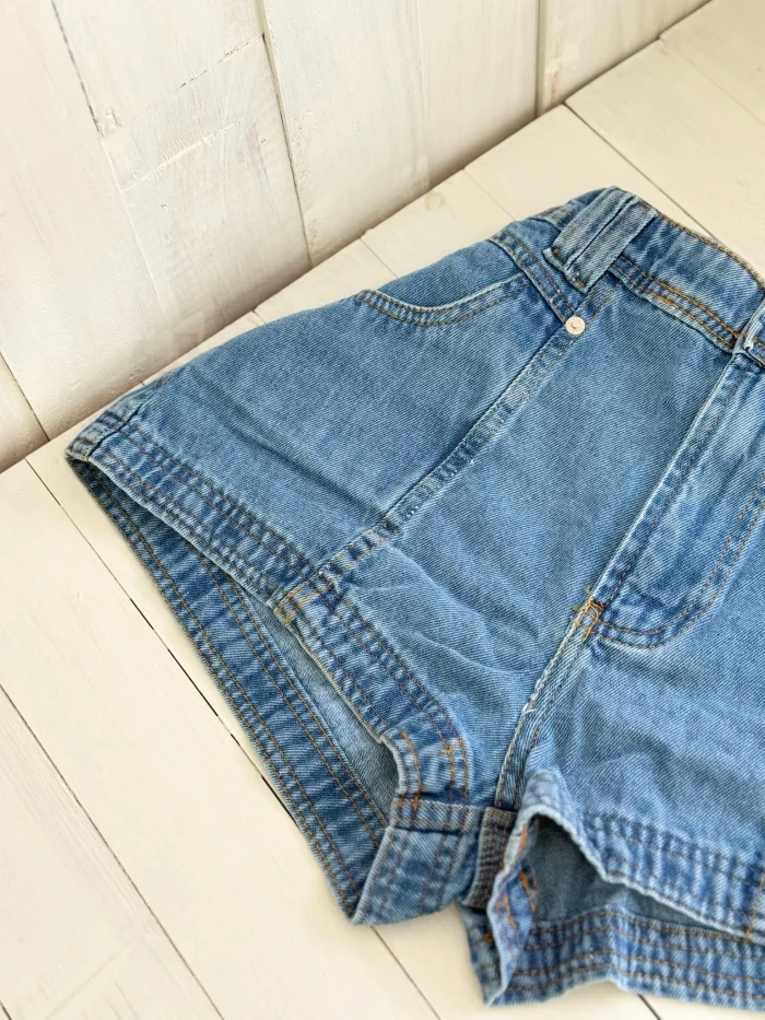 59c0774639c3453fa2b695fea6b0c61b.webp short jeans rafa bolso quadrado