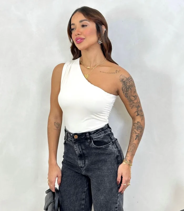 9bb476559cc8464d90176f04b699d774.webp body um ombro drapeado