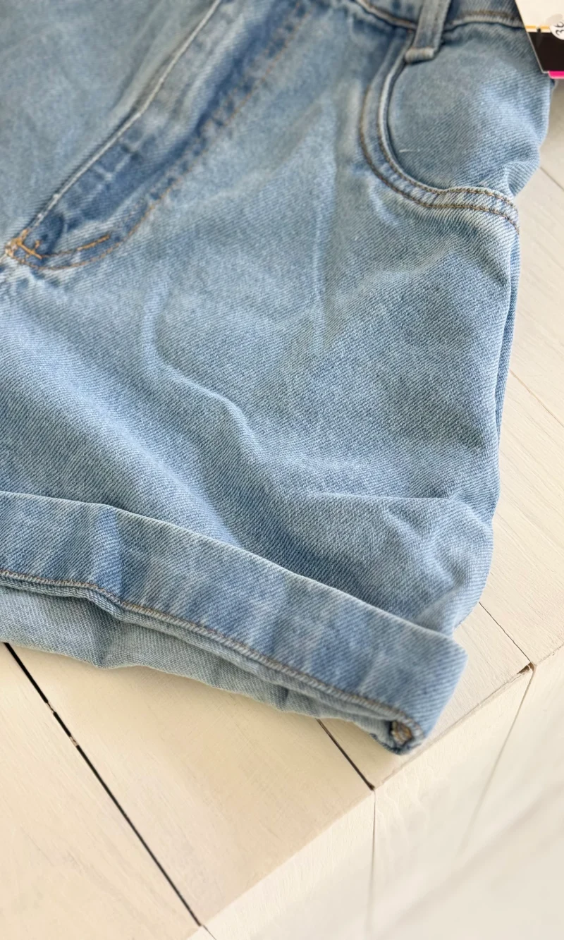 bfb26ff9958f474fbc39999b284c2b1f.webp short jeans dani barra dobrada