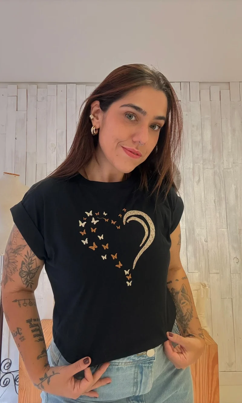 5d3b9f7de4d042879c5df07f128407fc.webp cropped bordado borboleta