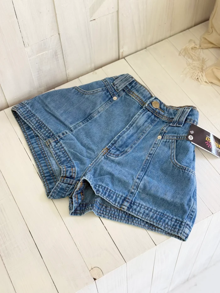 c3690e34dece4e33a5ec0f69be6619c7.webp short jeans rafa bolso quadrado
