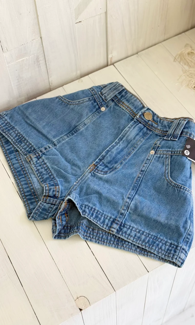 c3690e34dece4e33a5ec0f69be6619c7.webp short jeans rafa bolso quadrado