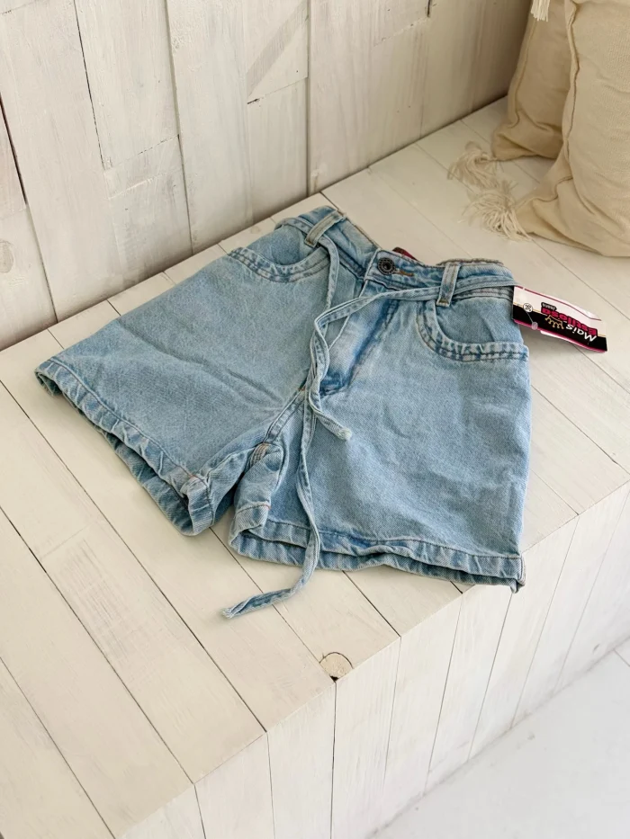 fbbf86dbcd484a73938b709a00251bde.webp short jeans boyfriend com cinto