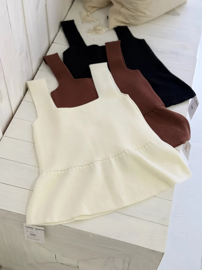 9915ab743d5f4653bc9751e51f2da3be.webp peplum trico modal