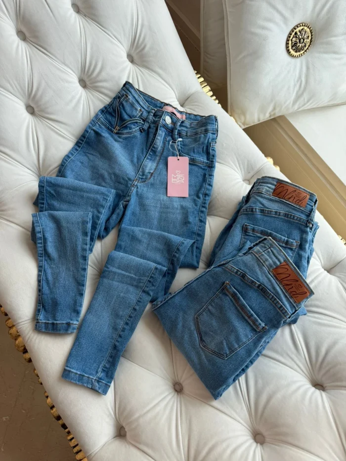 2ea80e257cee45e0a1ac6445895d7924.webp calÇa jeans skinny com ziper no bolsinho