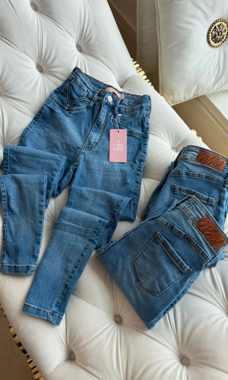 calÇa jeans skinny com ziper no bolsinho