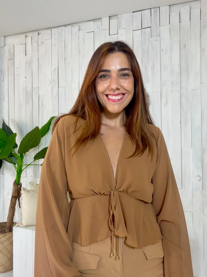 9e0e1a7208dc4f5c9fc7652451f4d7c7.webp blusa tule manga longa