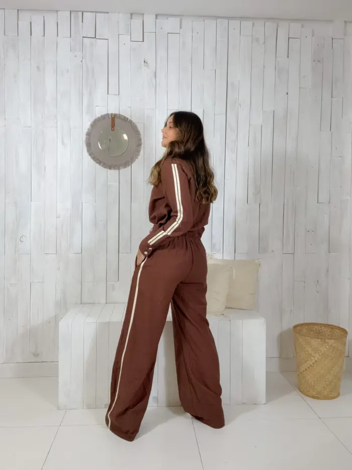 fb4300a3c0b141c7920cb07cea19ba91.webp conjunto marisa com listra lateral chemise e pantalona