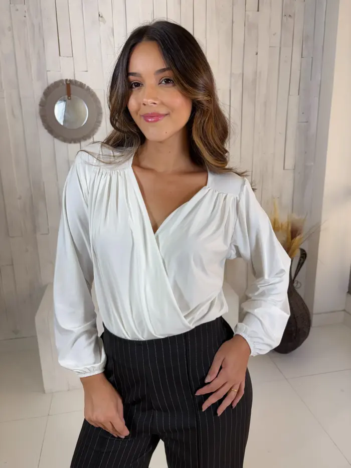 838e76db04fa49399008edfb745a50cc.webp cropped ana manga longa