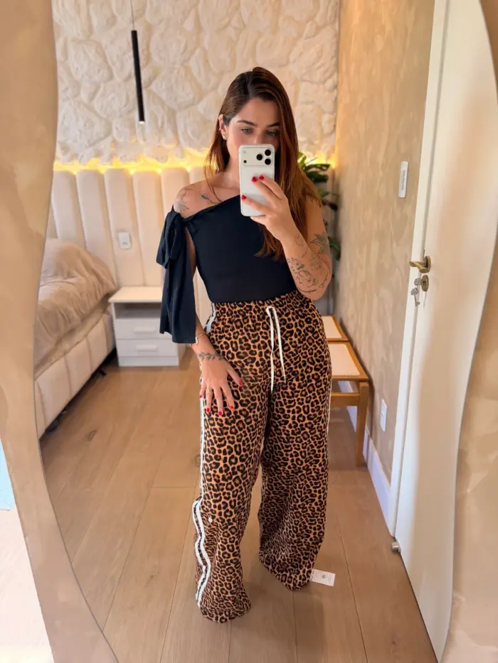 0bca92c3ef2f4e56b7d0ceb65be8be26.webp calÇa pantalona isabela animal print