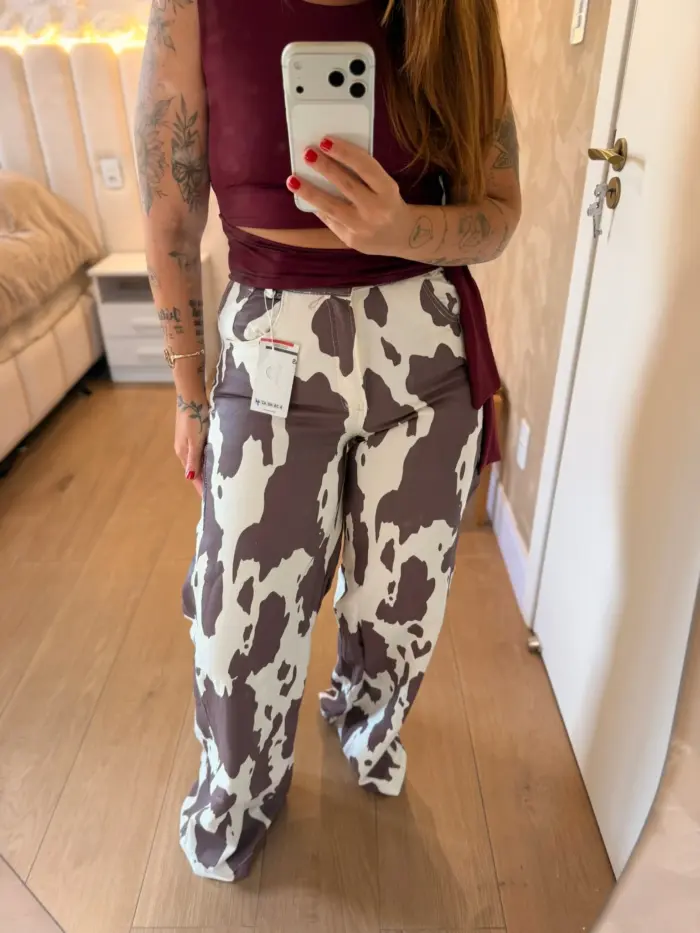4283325c45544342921a8c4d10d75033.webp calÇa wide leg cow print
