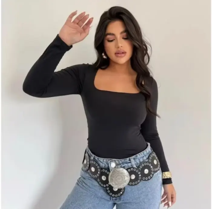 cc4369c45ff74eb7b244f7b591301b69.webp body camile manga longa