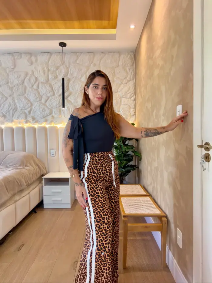 79e36b31435e4d6ea43c92a1f2b3b594.webp calÇa pantalona isabela animal print