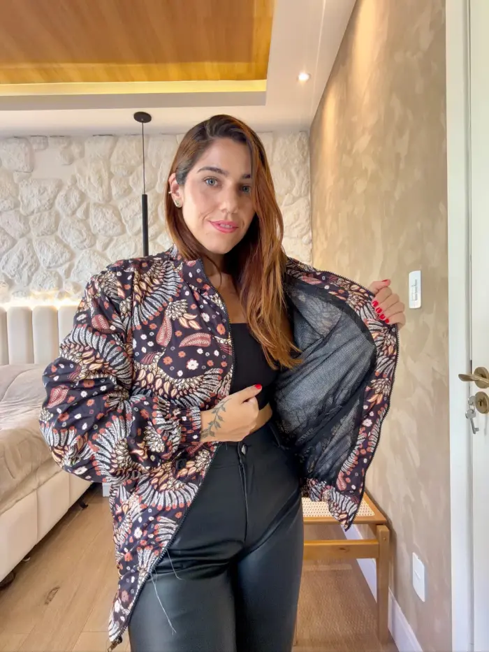 9705596c1de94b21beb194c80ef6f876.webp corta vento estampado