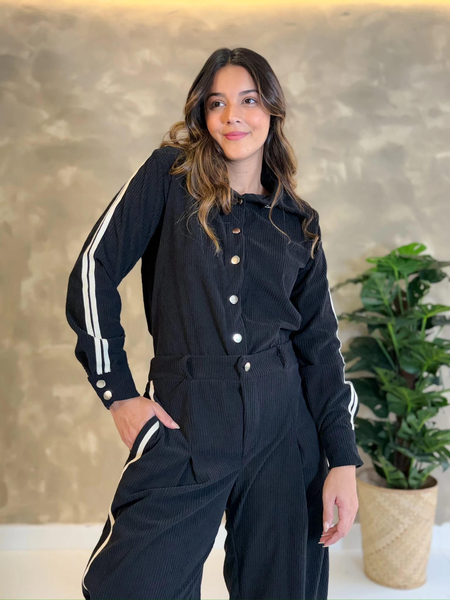7f90fd3fe839878b562587b42a7aa796-img_6613.webp Conjunto Cotelê Marisa - Listra Lateral