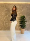 Blusa De Renda Assimétrica