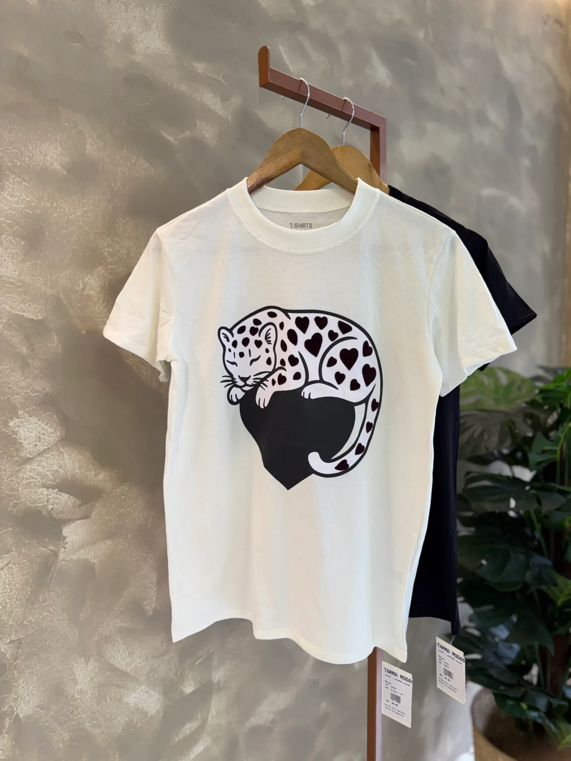 e1f1fb3e1dd5e95bbf6c2ba85cc16f22-fullsizerender.webp Tshirt Leopardo