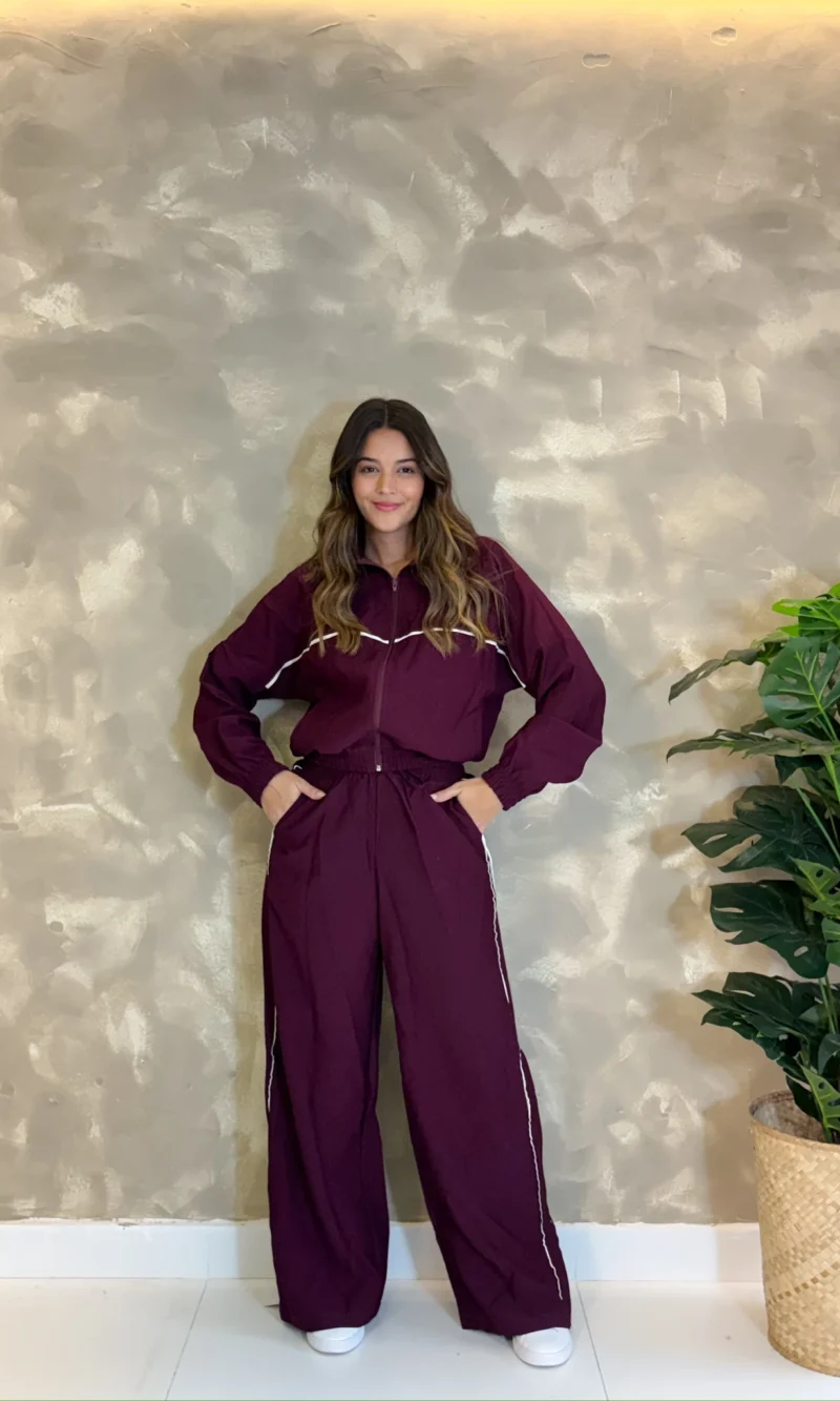 f5573d1d93249b995d3c0ccd689522c8-img_6618.webp Conjunto Patrícia - Jaqueta E Wide Leg