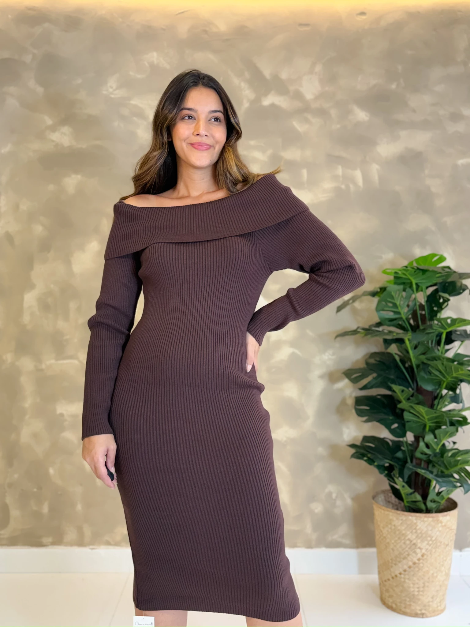 fdd771af4df57738be5db55f8ecfd3f0-img_6705.webp Vestido Tricô Ombro A Ombro