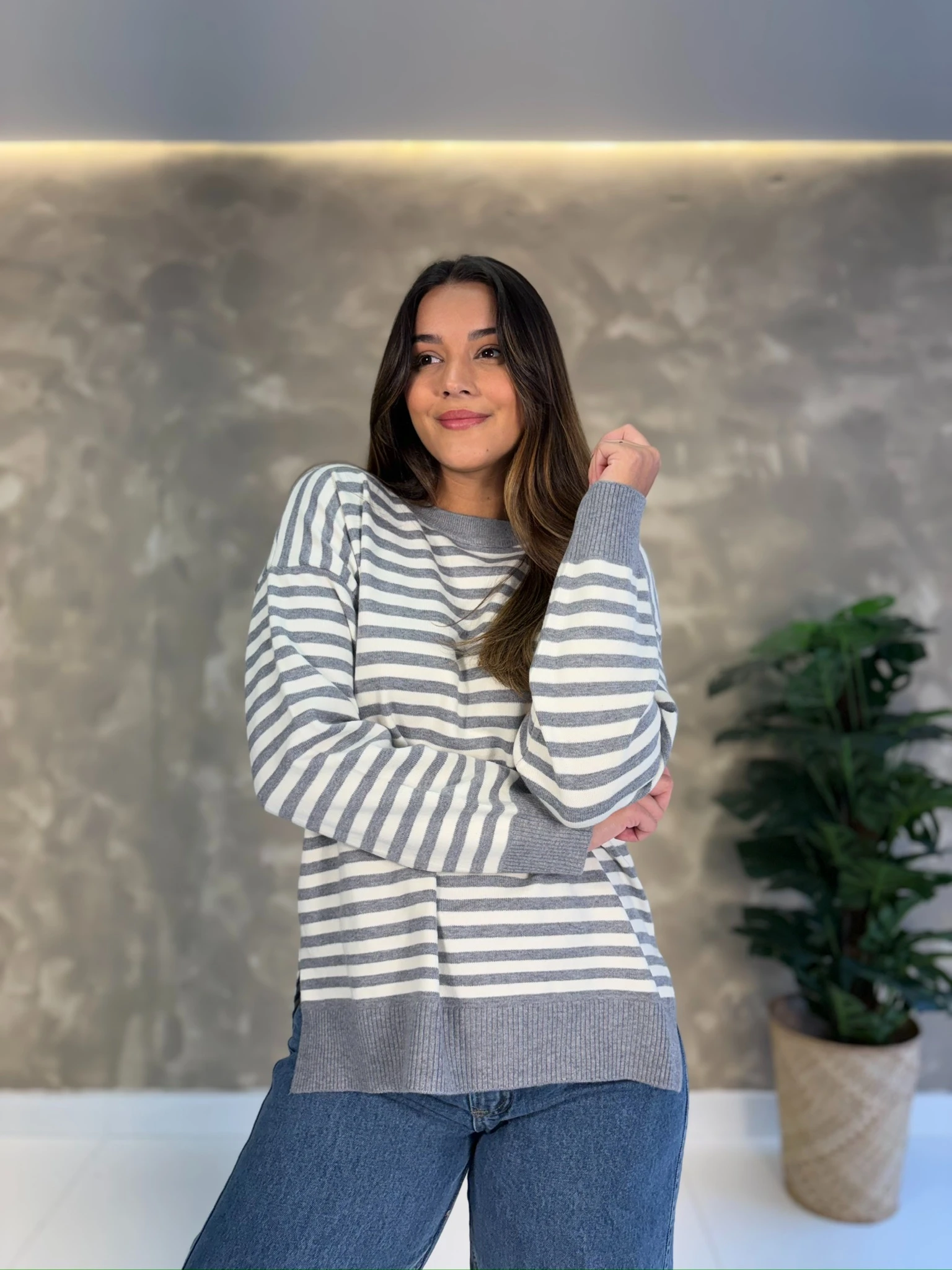 372cae83620176764173ebb85d994ce3-img_0028.webp Blusa Charlote Listrada - Tricô Modal - Importada