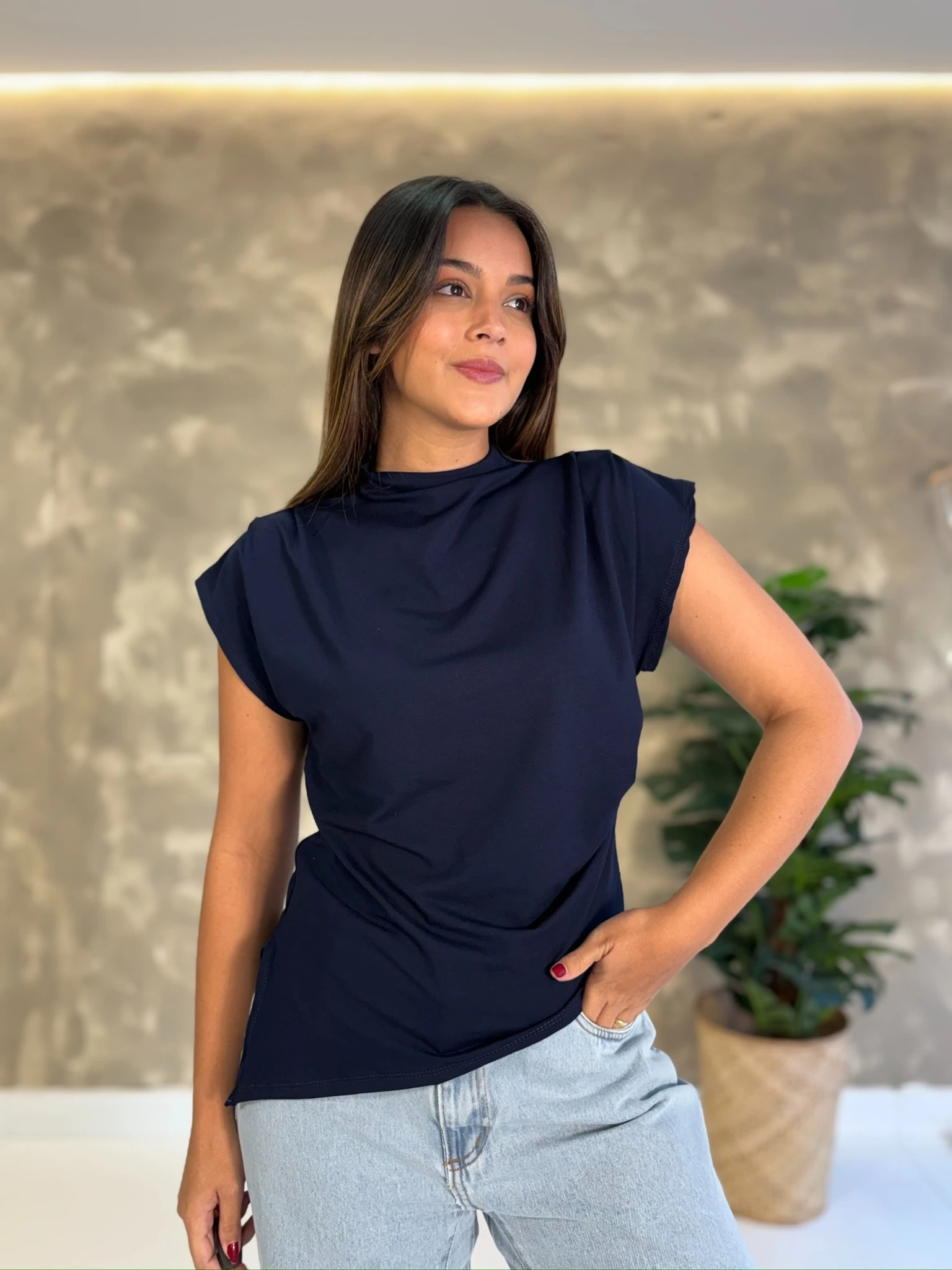 8be34e830f855a764d62e925e12d53eb-img_9633.webp Blusa Ayla - Malha Assimétrica