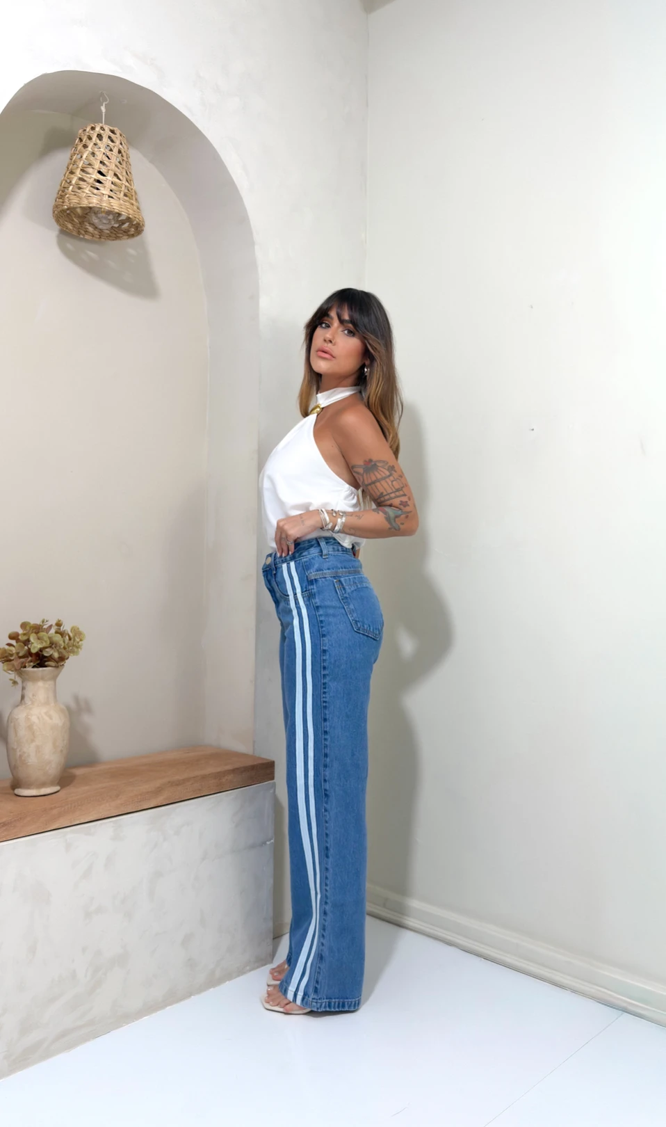 0649bff4b6957ed661629a51f3622126-img_1194.webp Calça Wide Leg Jeans - Listra Lateral