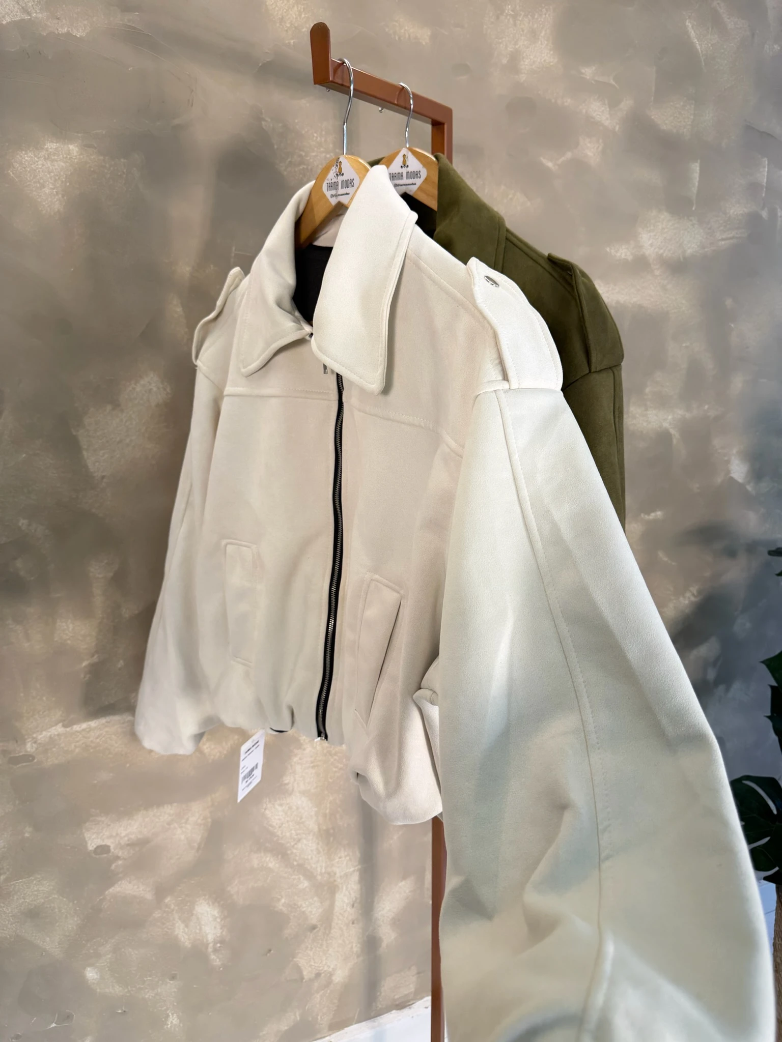 c6db646640c964a5f38d8833403f95a8-img_2757.webp Casaco Toscana - Suede